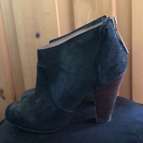 Betsey Johnson ‘Jensen’ Black Heeled Ankle Bootie - Picture 2 of 8